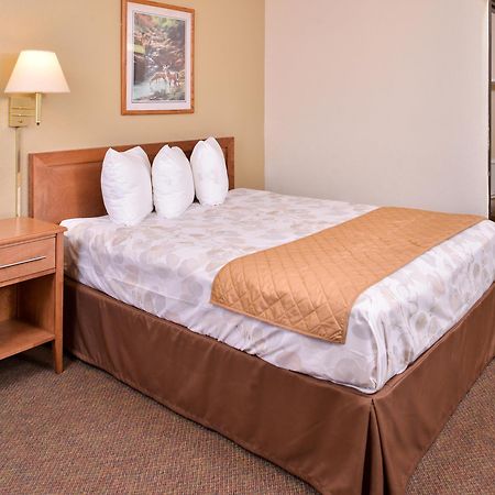 Americas Best Value Inn Missouri Valley Exterior photo