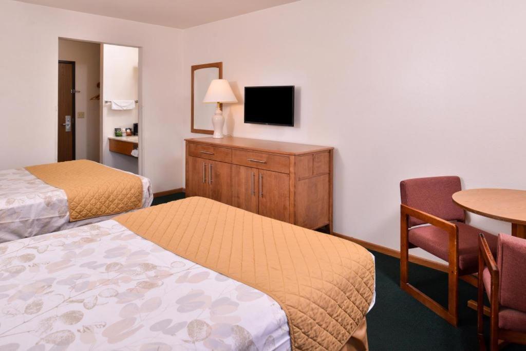 Americas Best Value Inn Missouri Valley Exterior photo